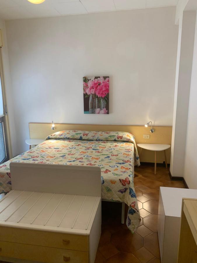 Appartamenti Monica Residence Foscolo Лидо-ди-Езоло Экстерьер фото